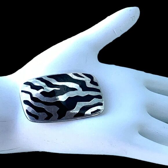 Mid century Meka Denmark sterling silver black enamel zebra design pin - Picture 1 of 9